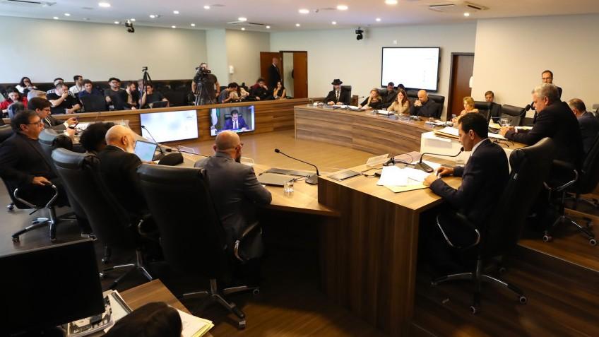 Conselho de Ética da Alep decide sanções, adia julgamentos e intensifica pressão sobre mandatos parlamentares no Paraná