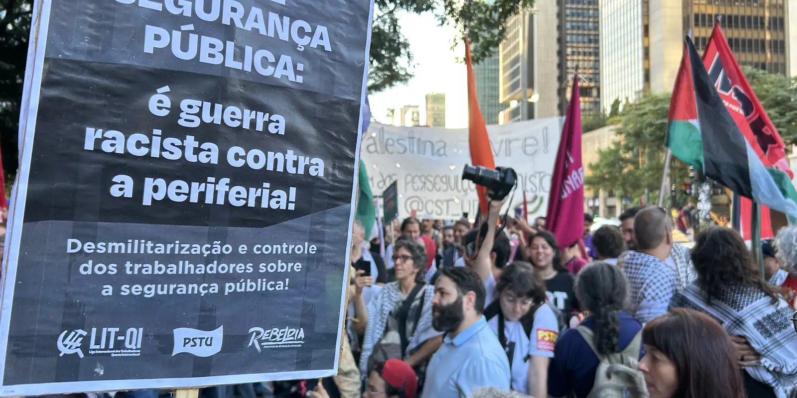 Cordão da Mentira e Mães de Maio se unem na Paulista para lembrar 20 anos dos Crimes de Maio