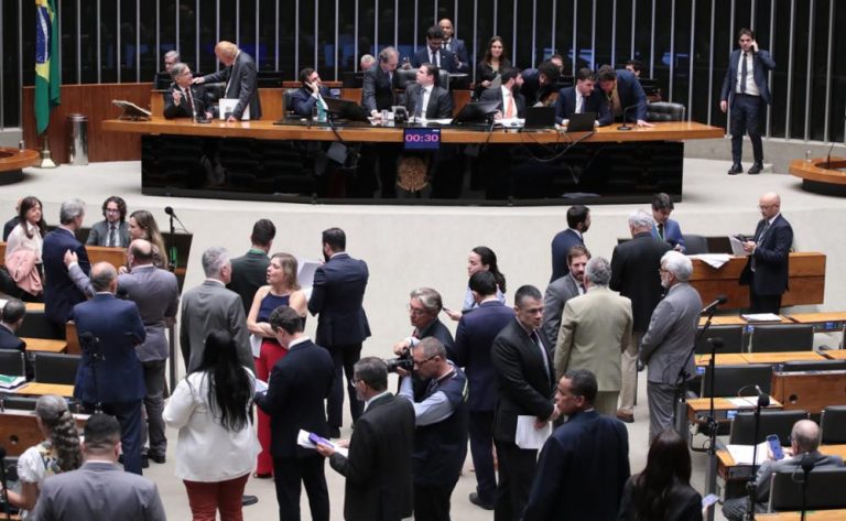 Câmara aprova crime para aumento abusivo de preços de combustíveis