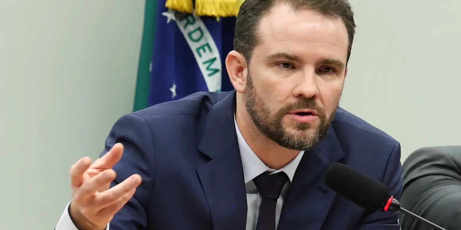 Ministro Dario Durigan cancela ida à Rússia para o Banco dos Brics devido a fechamento de aeroporto em Moscou
