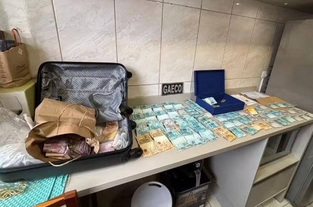 ESCÂNDALO: Vereador de Curitiba Lórens Nogueira é filmado recebendo dinheiro vivo em investigação de rachadinha