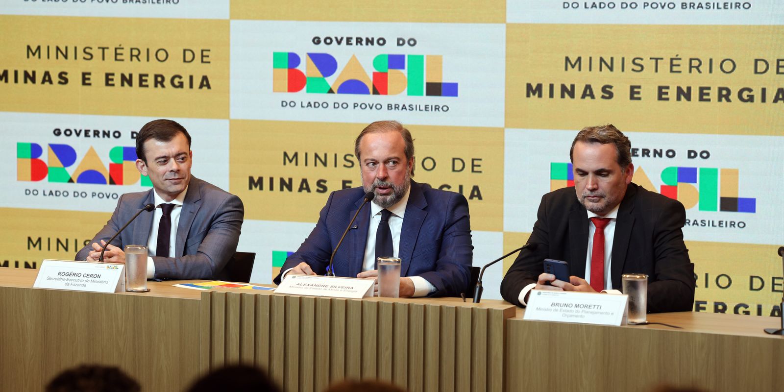 Governo institui subsídio para estabilizar o preço dos combustíveis
