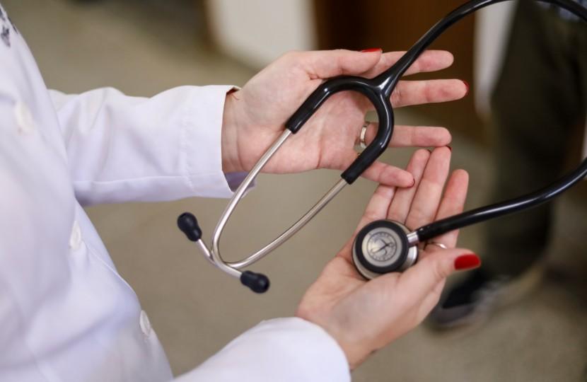 Prefeitura de Maringá prorroga prazo de credenciamento para contratação de 43 novos médicos