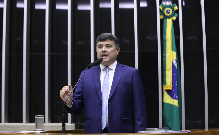 Projeto de lei propõe técnico de enfermagem obrigatório em escolas de tempo integral para reforçar a saúde escolar