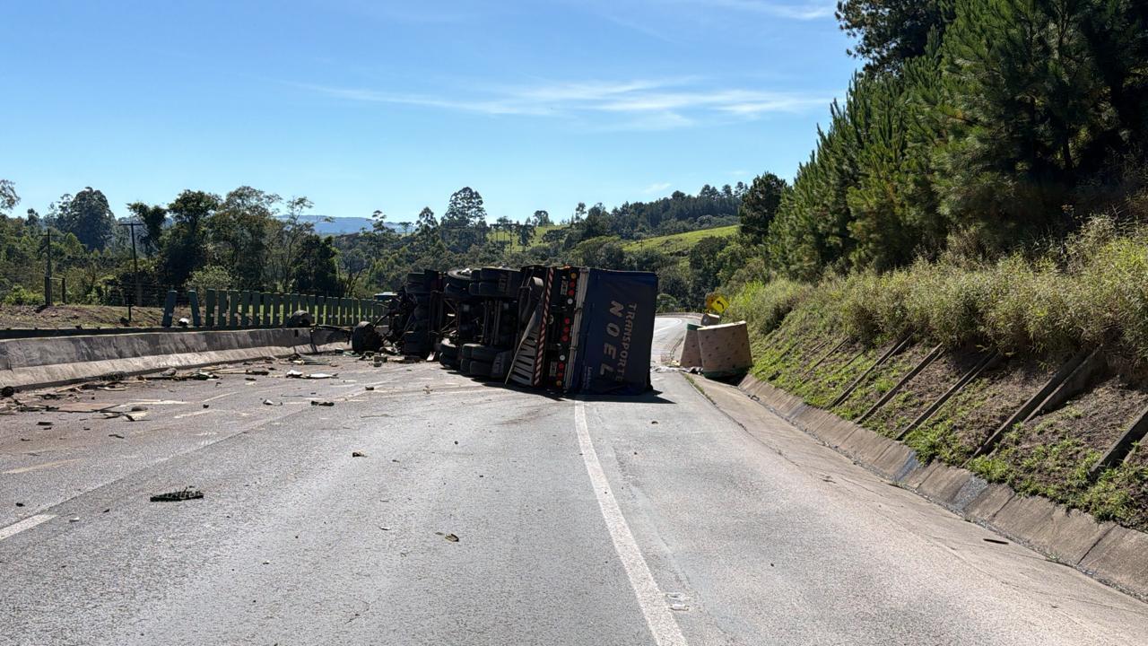 Sinistro na Serra do Cadeado: PRF atende ocorrência sem vítimas na BR-376