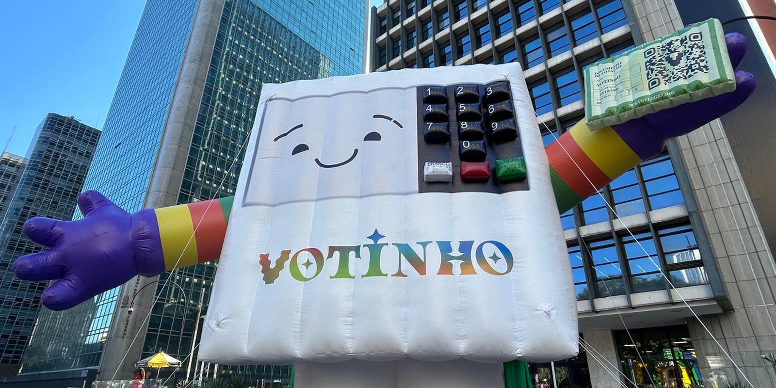 A 30ª Parada do Orgulho LGBT+ de São Paulo enfatiza a importância do voto para a defesa de direitos