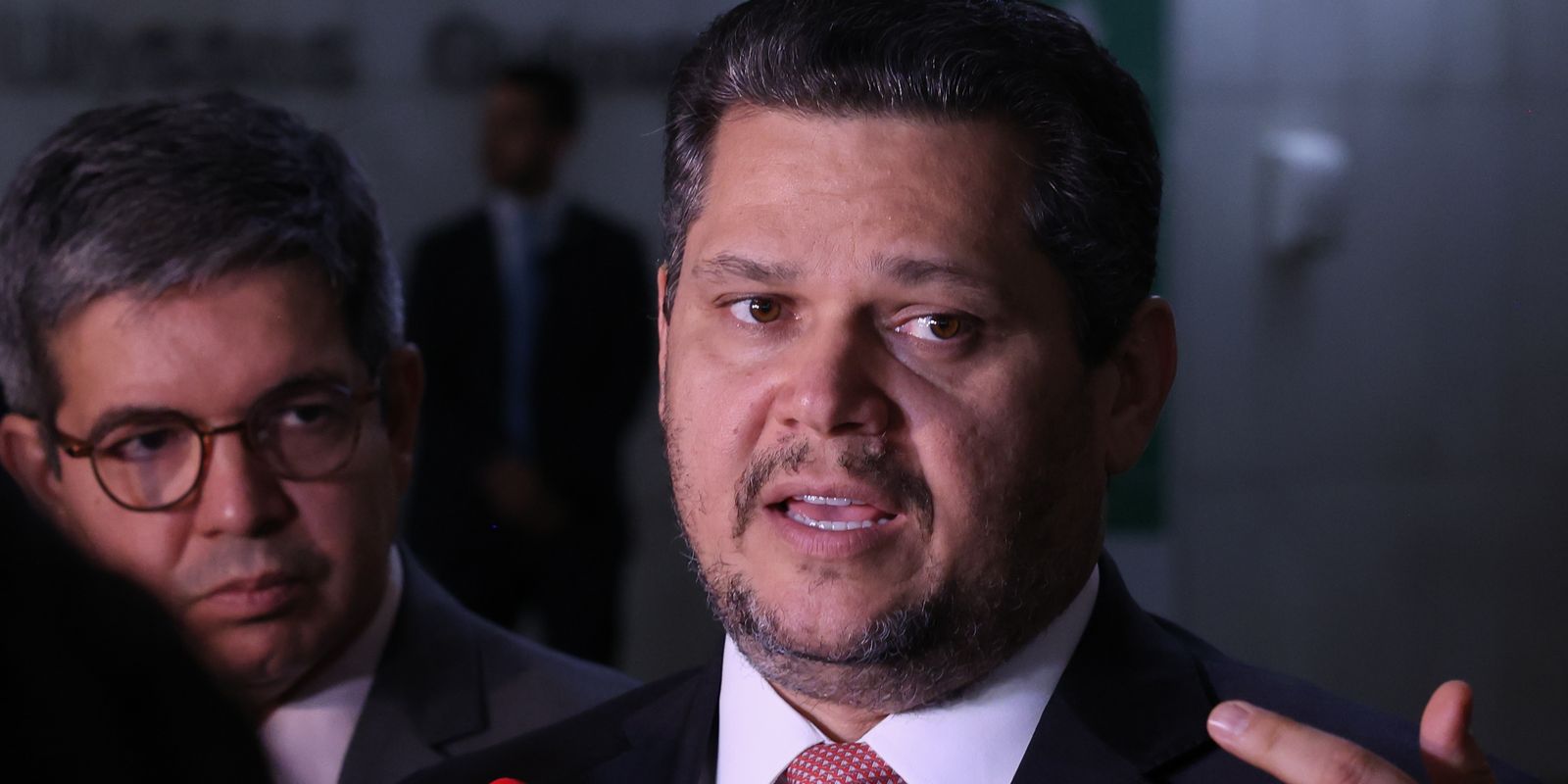 Tramitação da PEC 6x1 permanece travada no Senado em semana com baixa atividade