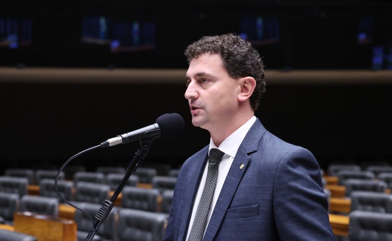 Comissão da Câmara aprova projeto para regularização de terras em áreas protegidas