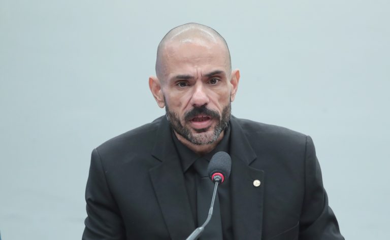 Comissão da Câmara aprova selo para estabelecimentos com desconto a agentes de segurança