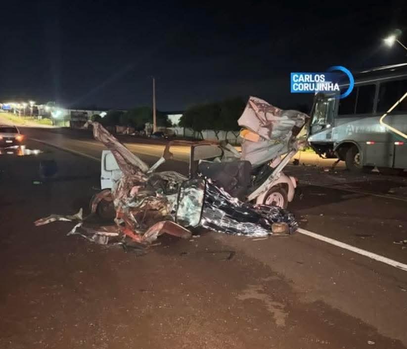 Condutor de Fusca morre em grave acidente com ônibus na PR-239