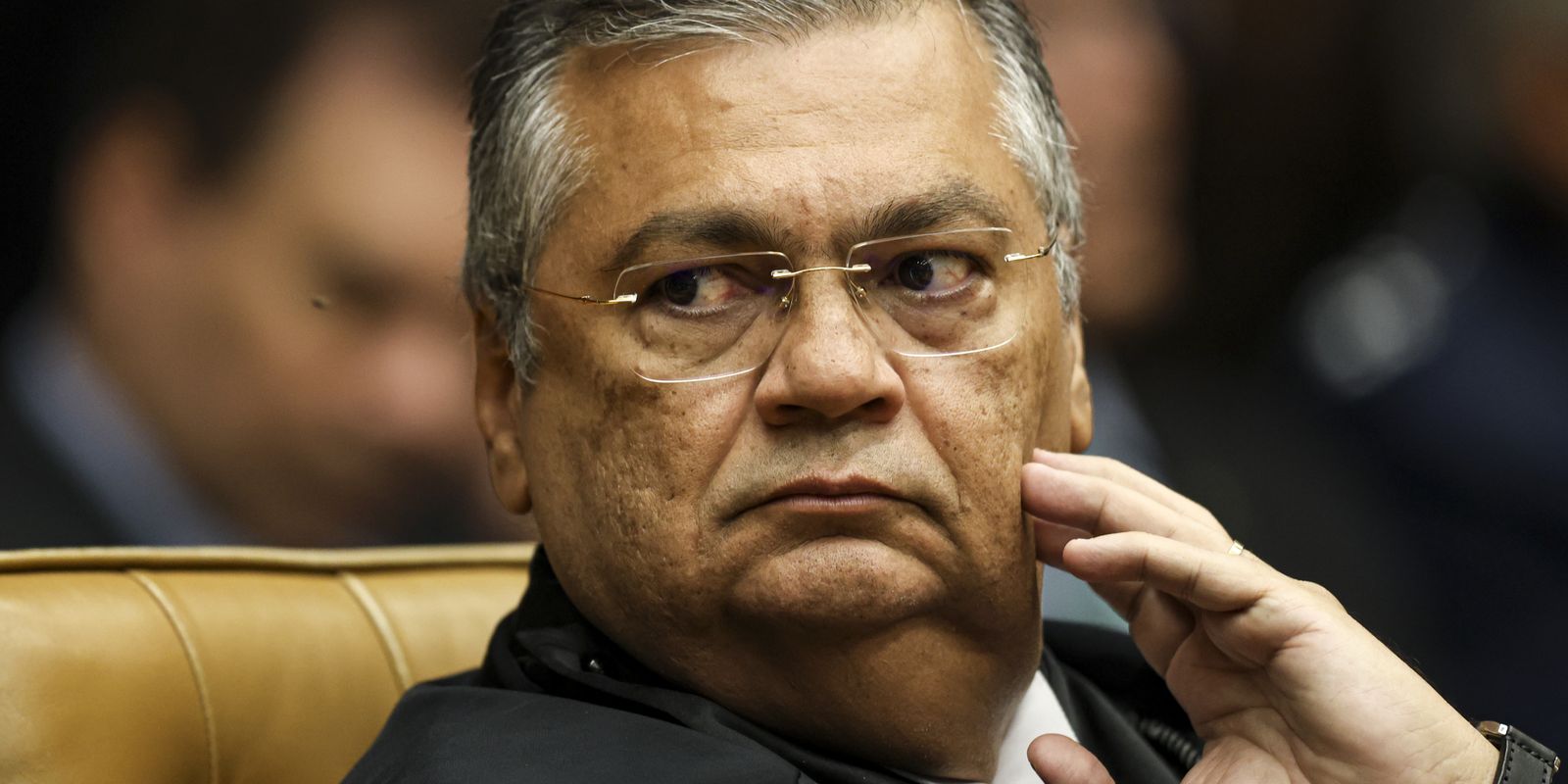 Flávio Dino mantém retirada de vídeos ofensivos de vereador em redes sociais