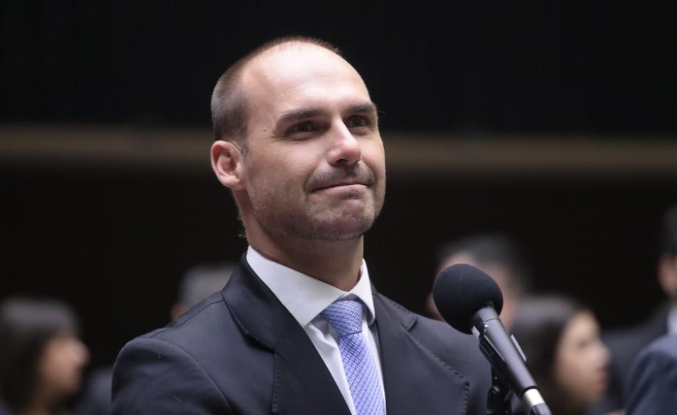 Eduardo Bolsonaro pede rompimento com Novo após críticas de Zema a Flávio