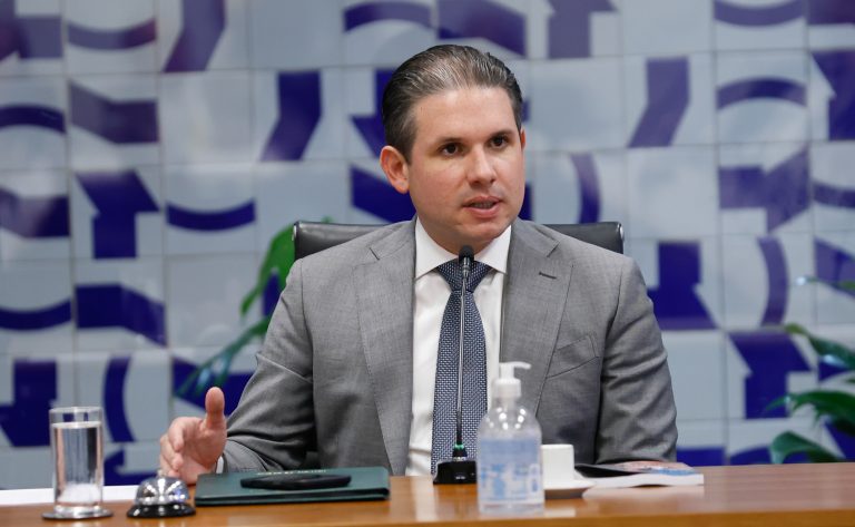 Câmara dos Deputados debate fim da escala 6x1 e medidas contra a misoginia