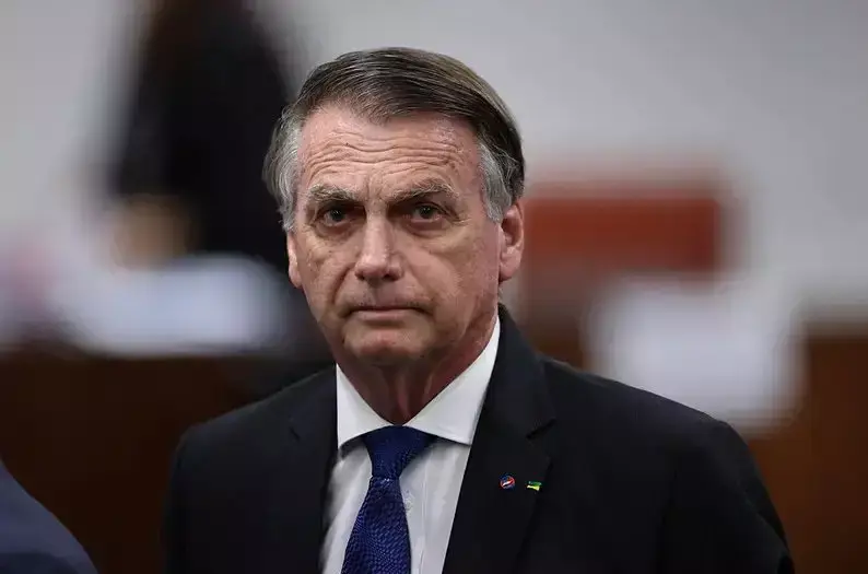 Moraes deve se reunir com defesa de Bolsonaro antes de decidir sobre prisão domiciliar