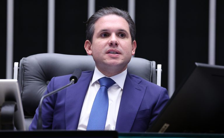 Motta recebe de Lula proposta do governo para elevar limite do MEI