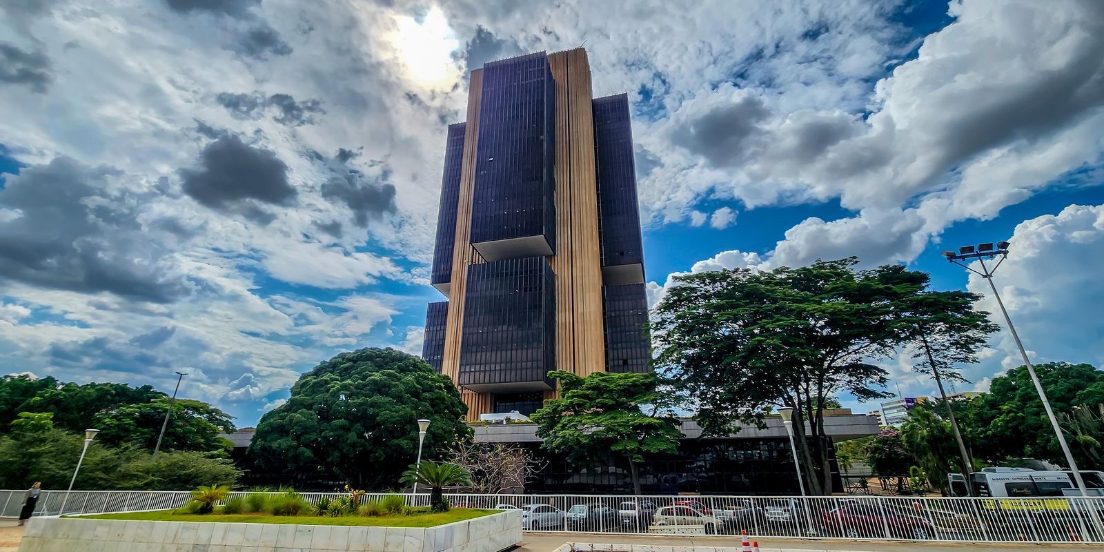Economistas alertam que PEC pode facilitar cooptação do Banco Central