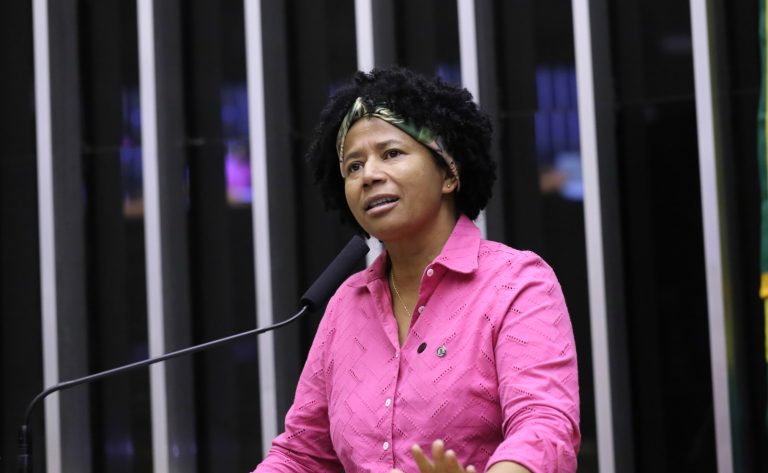 Câmara aprova classificação de espinha bífida aberta como deficiência