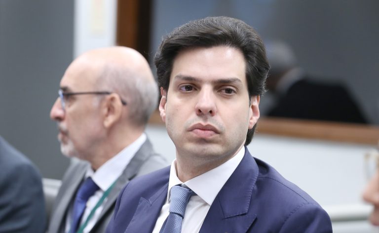 Câmara dos Deputados aprova projeto que reforça segurança no abastecimento de aeronaves