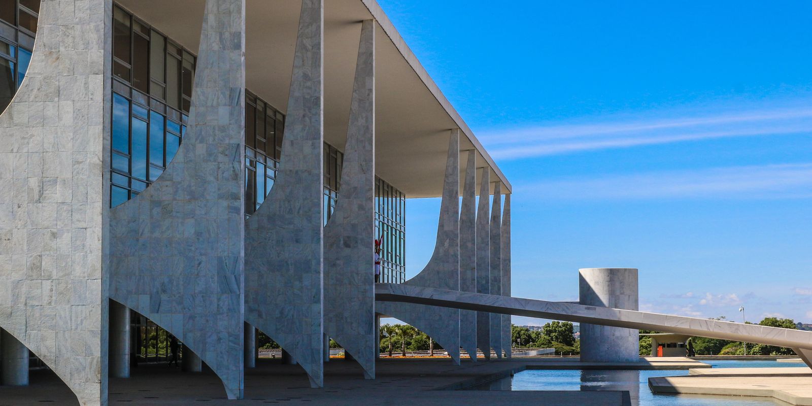 Brasil avalia acionar Lei de Reciprocidade em resposta a tarifas dos Estados Unidos