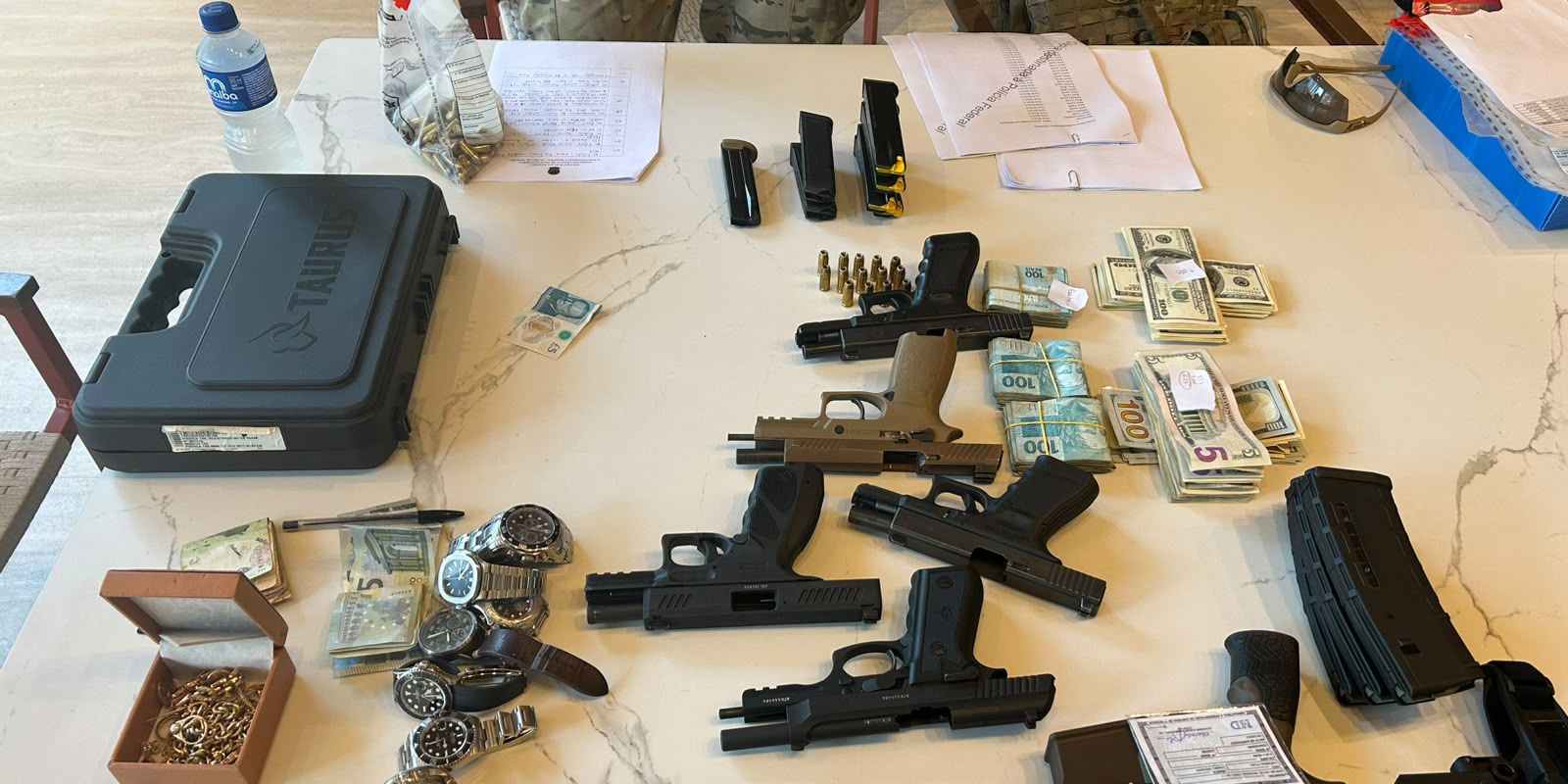 Polícia Federal mira ex-prefeito e ex-secretário em operação contra organização criminosa no Rio