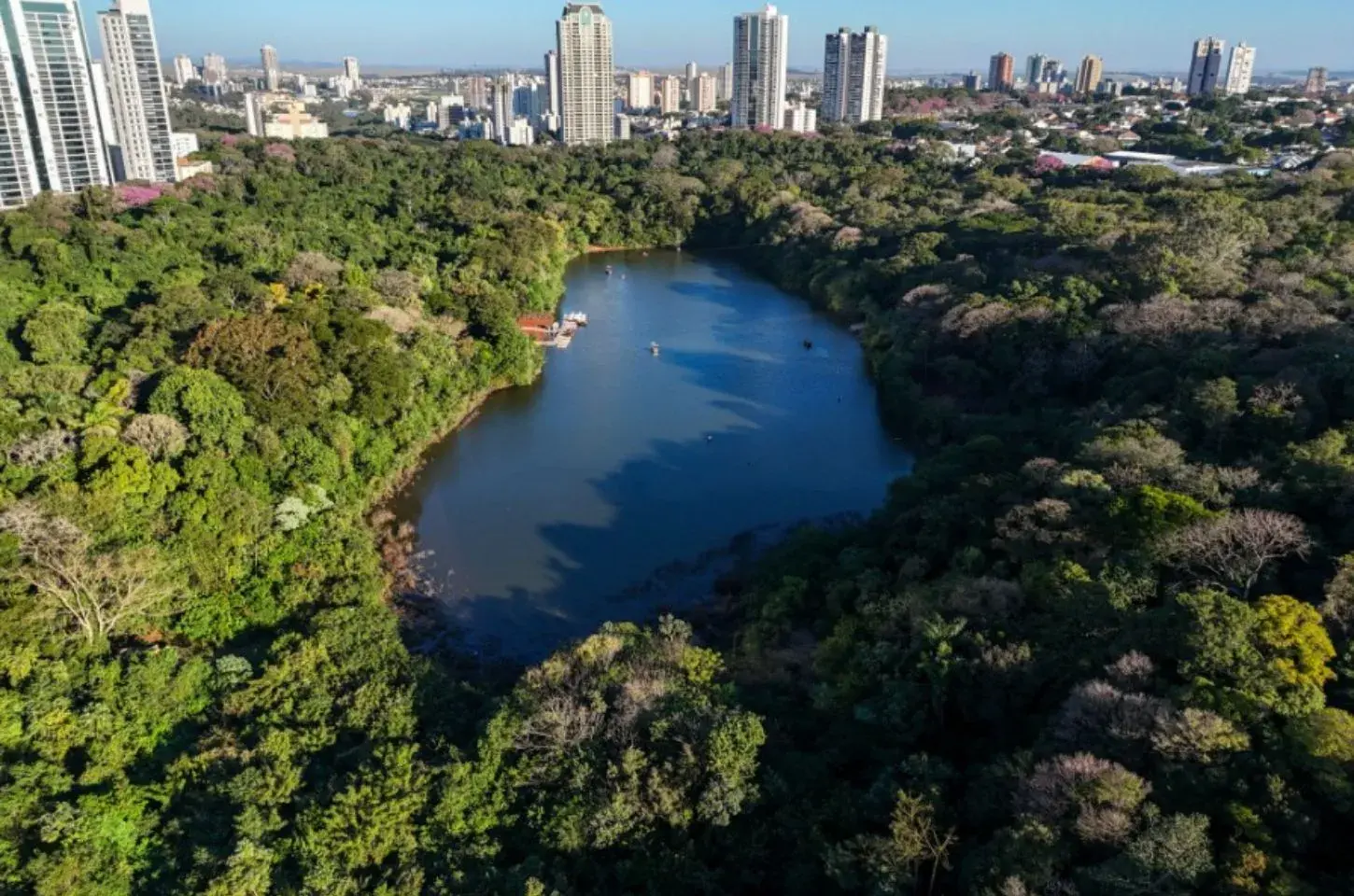 Lago do Parque do Ingá atinge maior nível de água registrado desde 2022 após chuvas