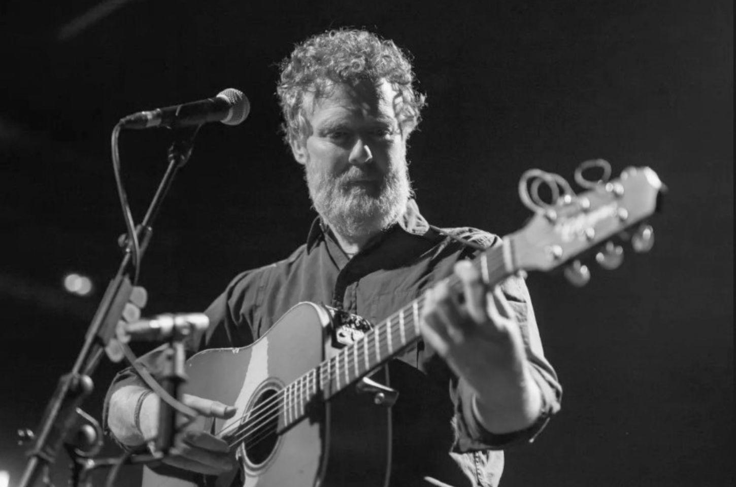 Luto no Mundo da Música: Glen Hansard, Vencedor do Oscar e Vocalista do The Frames, Morre em Trágico Acidente de Moto aos 56 Anos