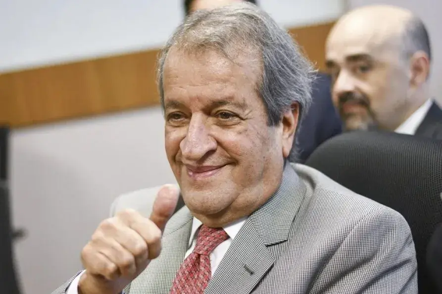 STF: Flávio Dino exige documentos de Hugo Motta sobre emendas de Valdemar Costa Neto