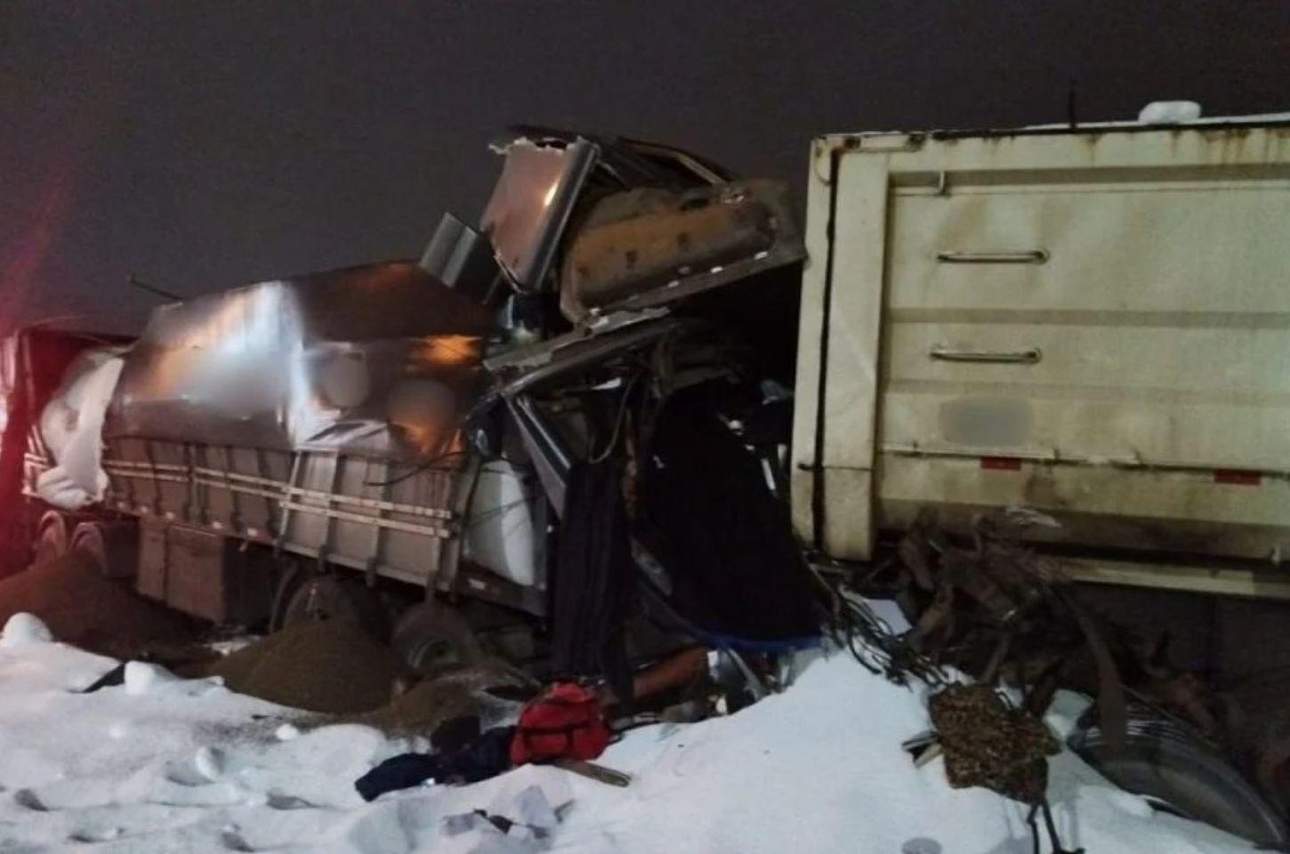 Tragédia na BR-277: Grave Acidente Envolvendo Caminhões e Carro Deixa Dois Mortos em Campo Largo