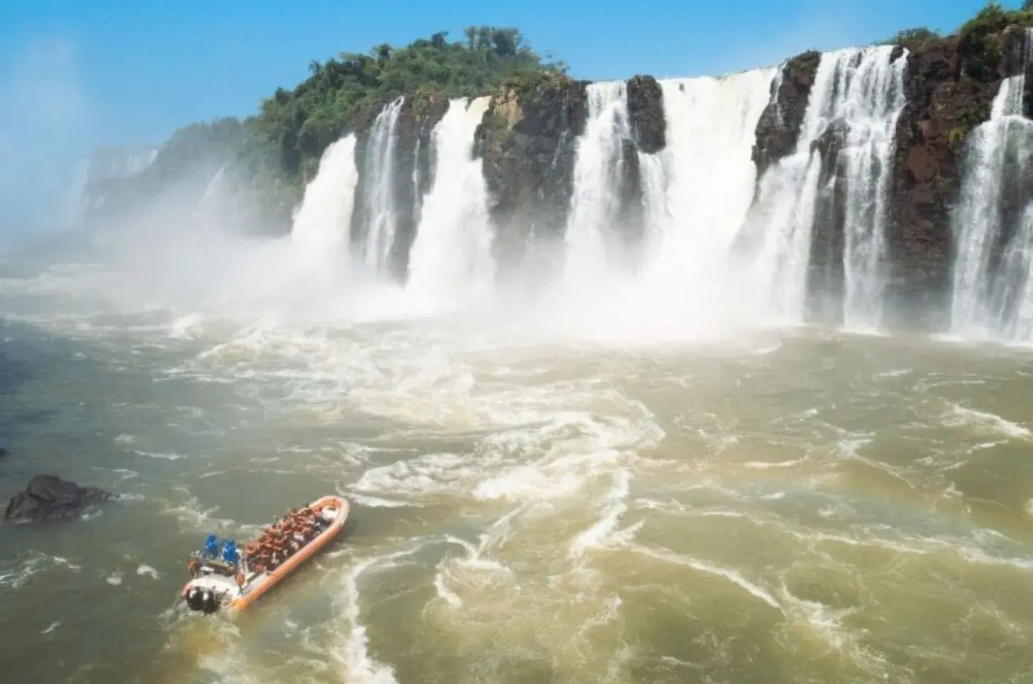 Tragédia nas Cataratas: Turista holandês morre após tombamento de barco no Macuco Safari em Foz do Iguaçu