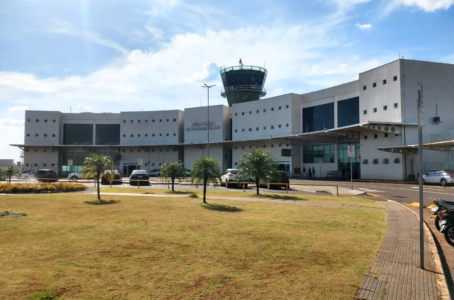 Aeroporto de Maringá abre licitação de R$ 7,6 milhões para modernizar torre de controle