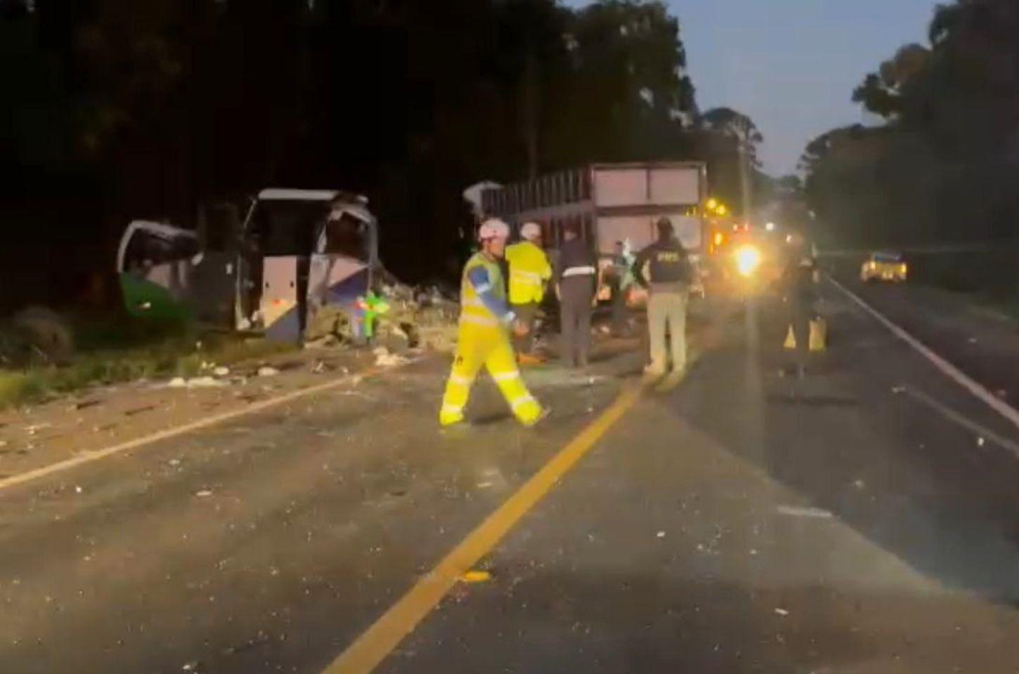 ATUALIZADO:  Subiu para 23 o número de mortos no grave acidente na BR-373 em Ipiranga no Paraná