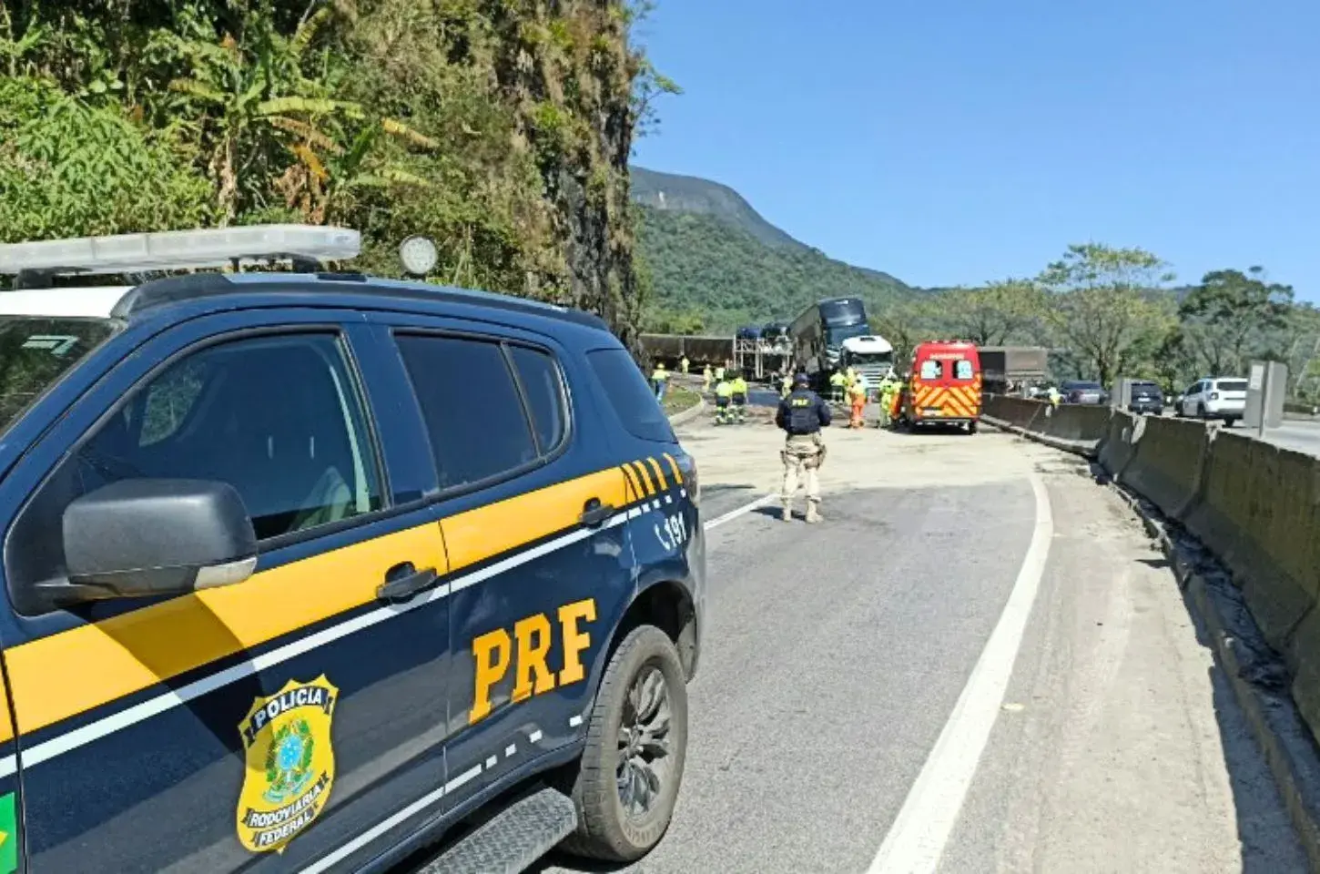 Grave acidente na BR-277 deixa dois mortos após carreta perder o freio em Morretes