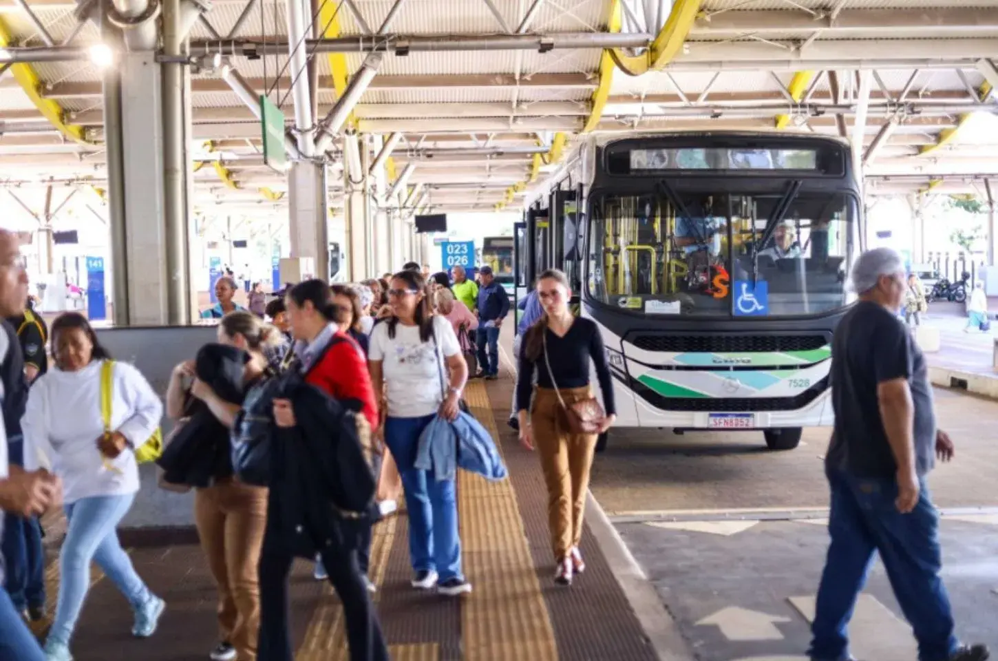 Maringá sanciona lei para incentivar a preservação do transporte público e combater o vandalismo