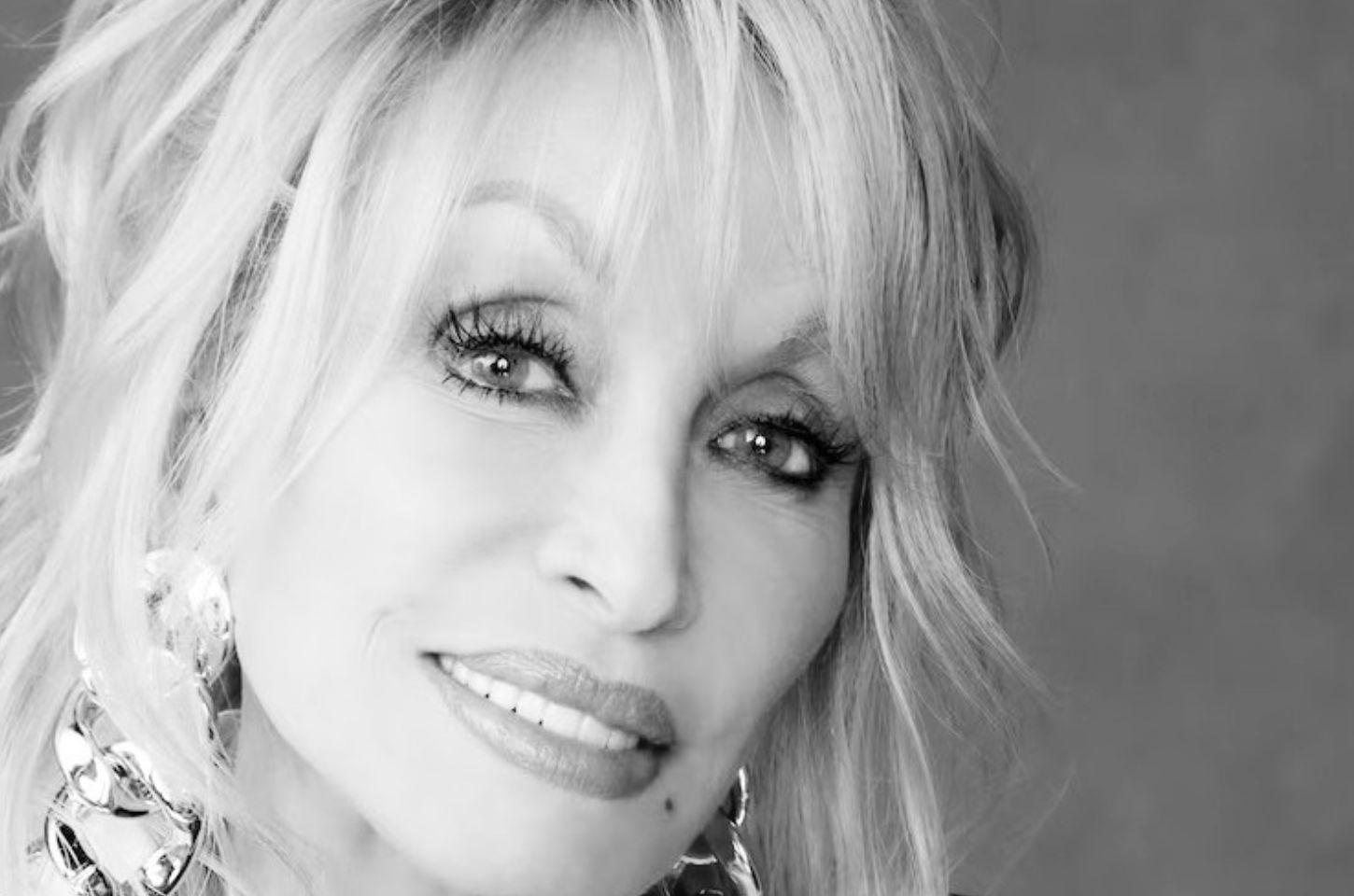 Morre a cantora dolly parton aos 80 anos nos estados unidos, informa família