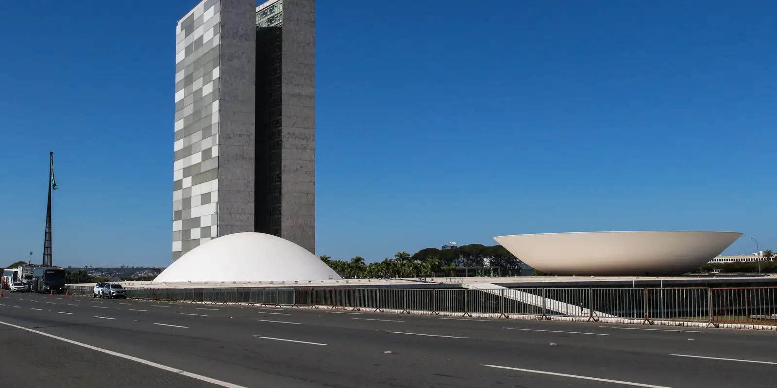 Votação de MP que altera taxa das blusinhas é adiada para terça-feira