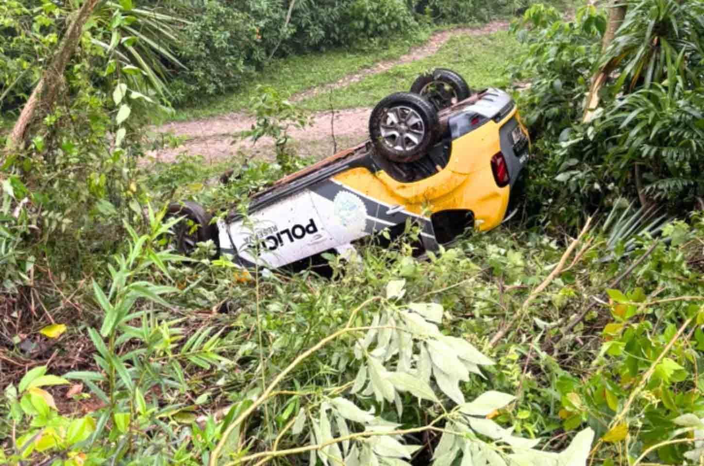 Acidente com viatura da Polícia Militar deixa policial ferido na rodovia PR-239 em Reserva