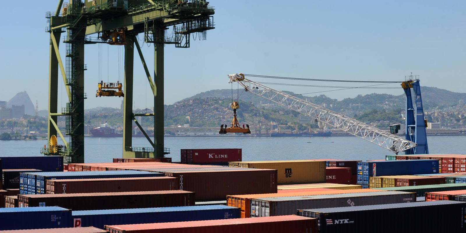 Balança comercial registra superávit de US$ 7,4 bilhões em agosto