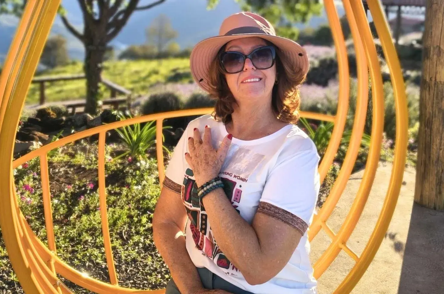 Câmara de Maringá debate dia do idoso com exposição fotográfica da unati