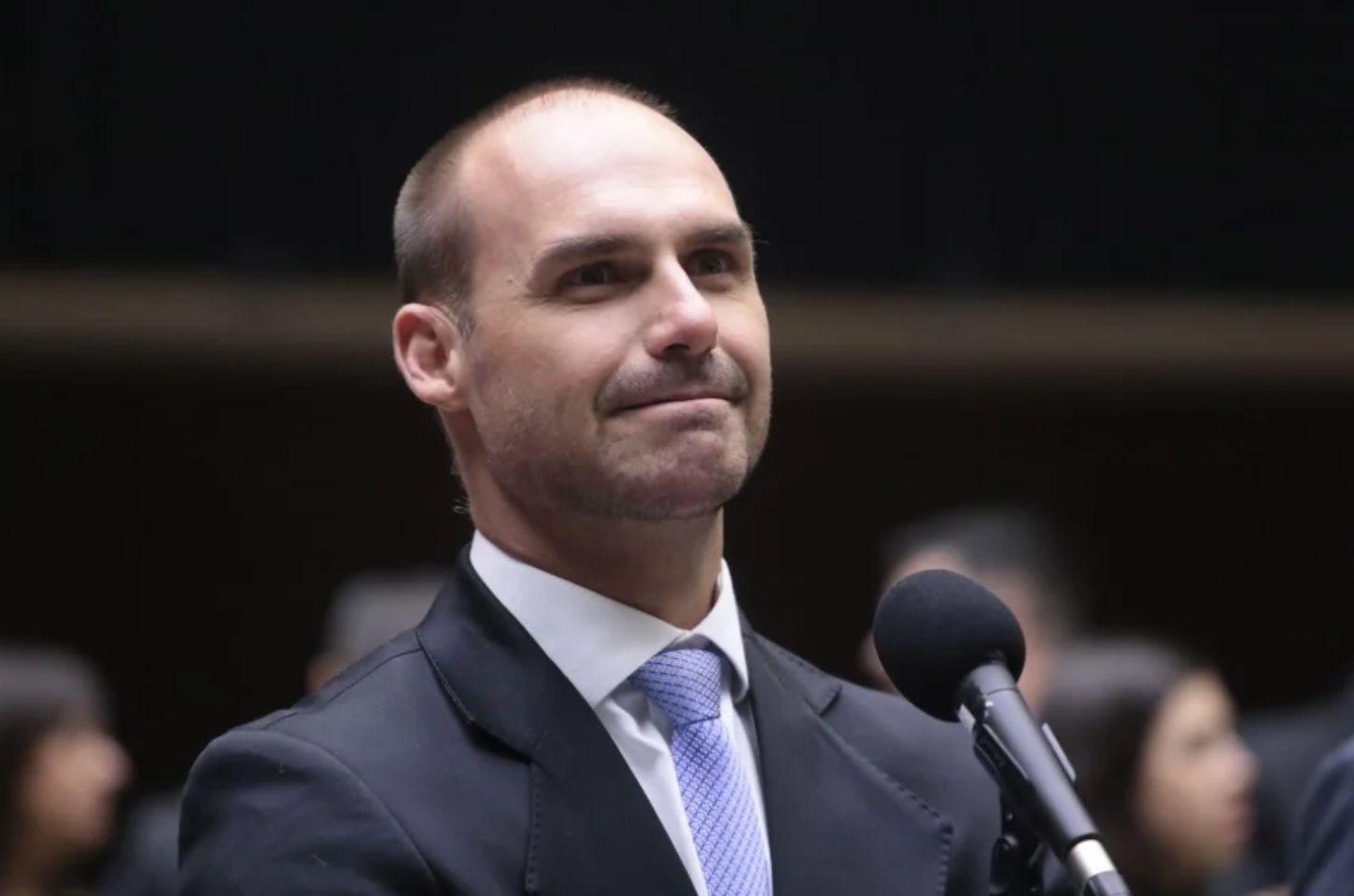 Demissão de eduardo bolsonaro da polícia federal é oficializada pelo governo federal