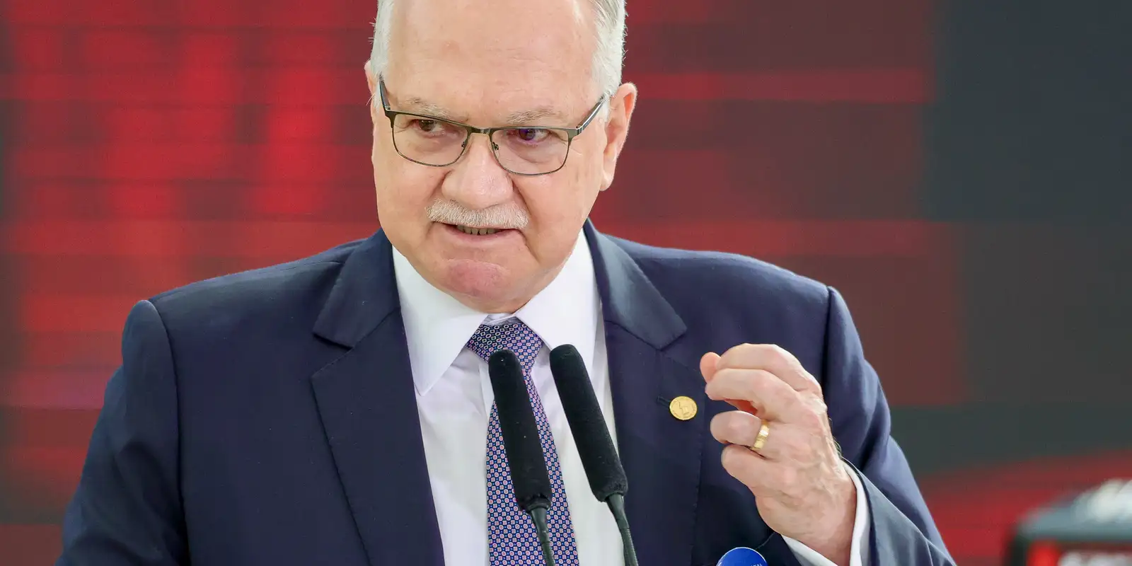 Fachin dá prazo de 5 dias para respostas sobre o caso Master no STF