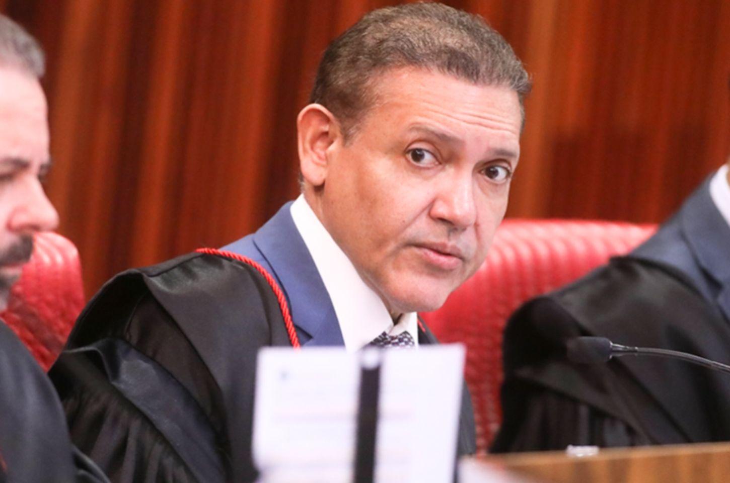 Nunes Marques determina remoção de vídeo sobre Flávio Bolsonaro no Instagram