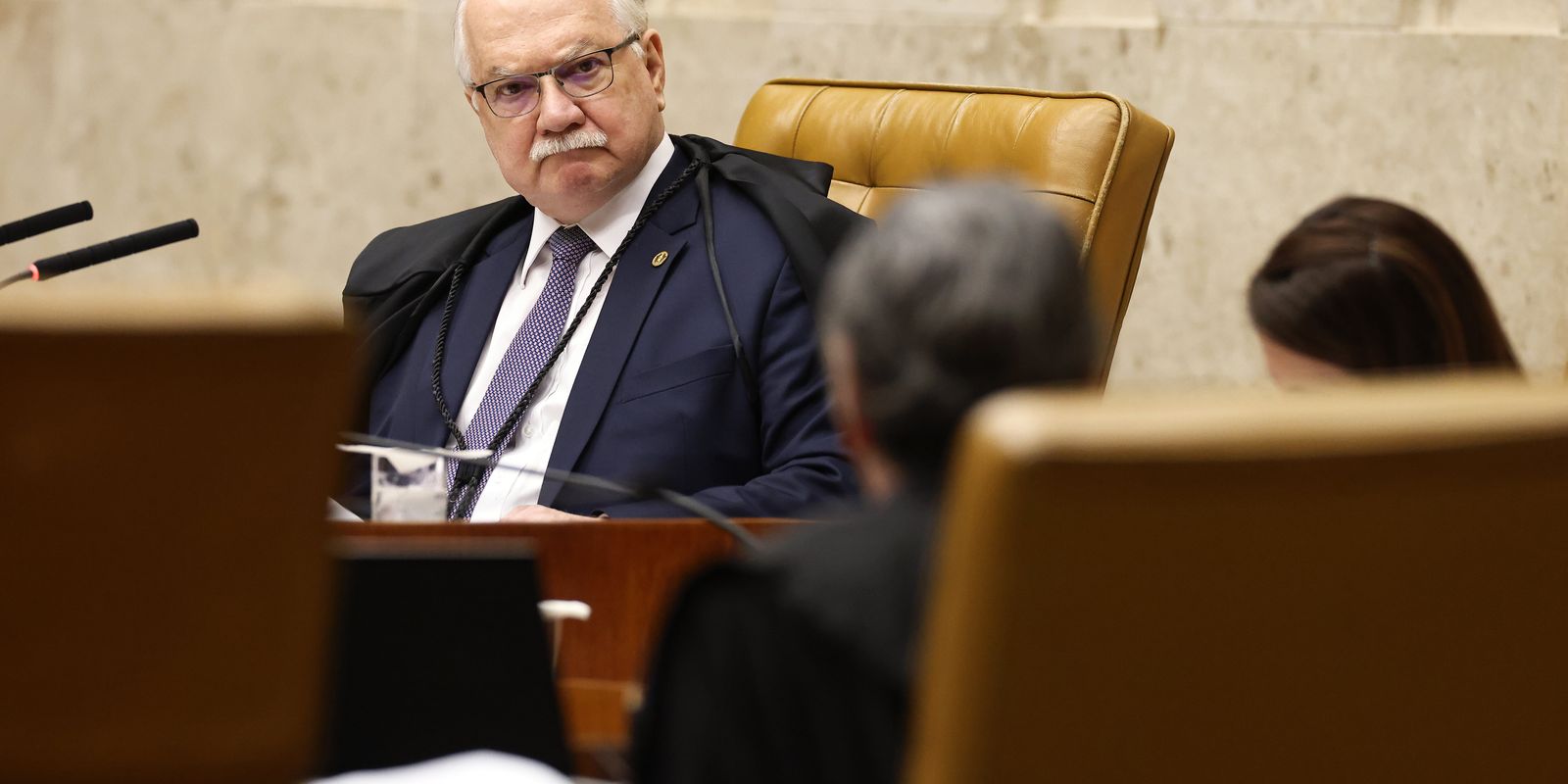 Em meio à crise no STF, Fachin nega atalhos e exige rigor constitucional