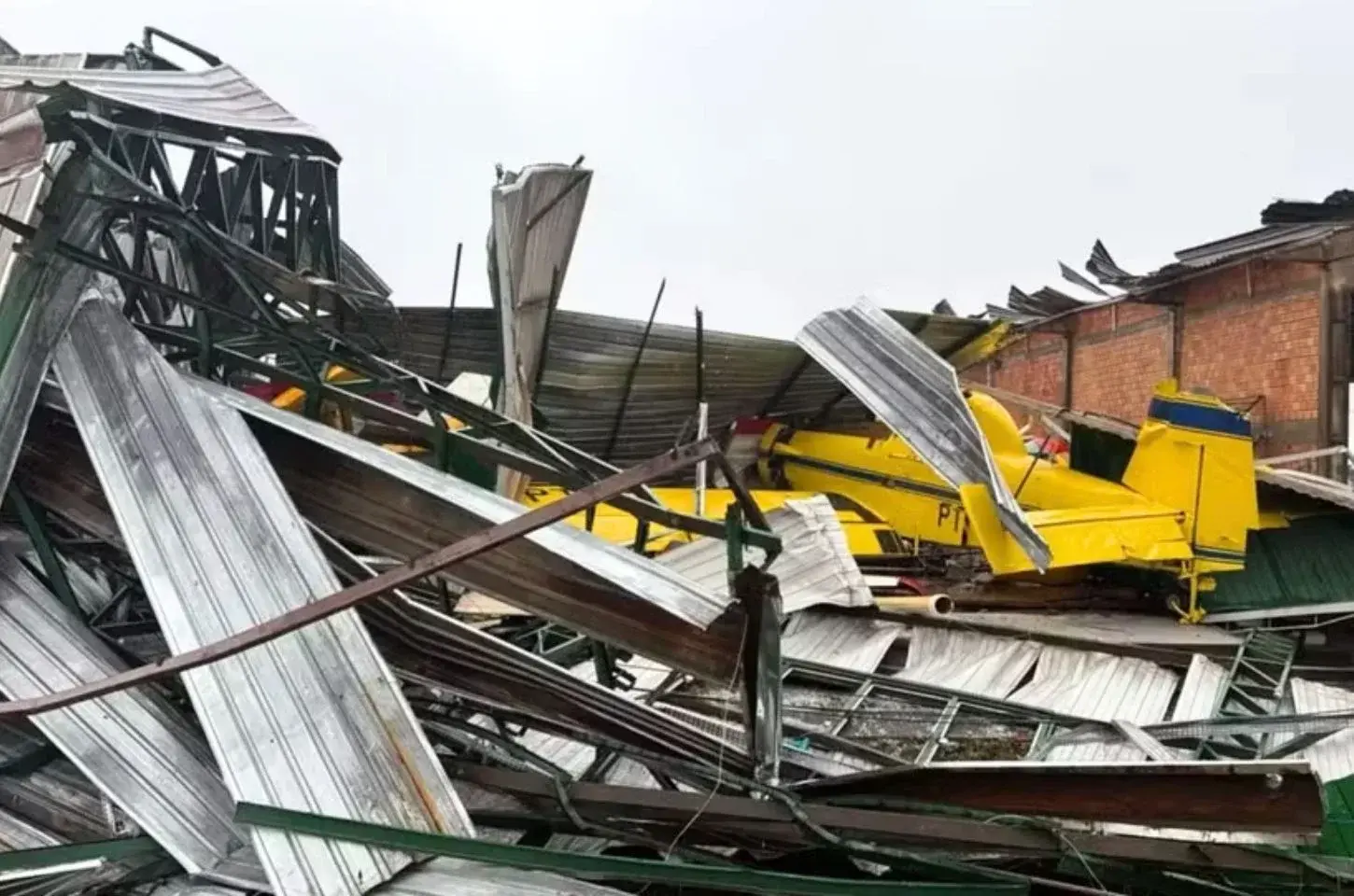 Temporal de 100 km/h no Paraná: Tragédia deixa um morto, rodovia bloqueada e centenas de desalojados