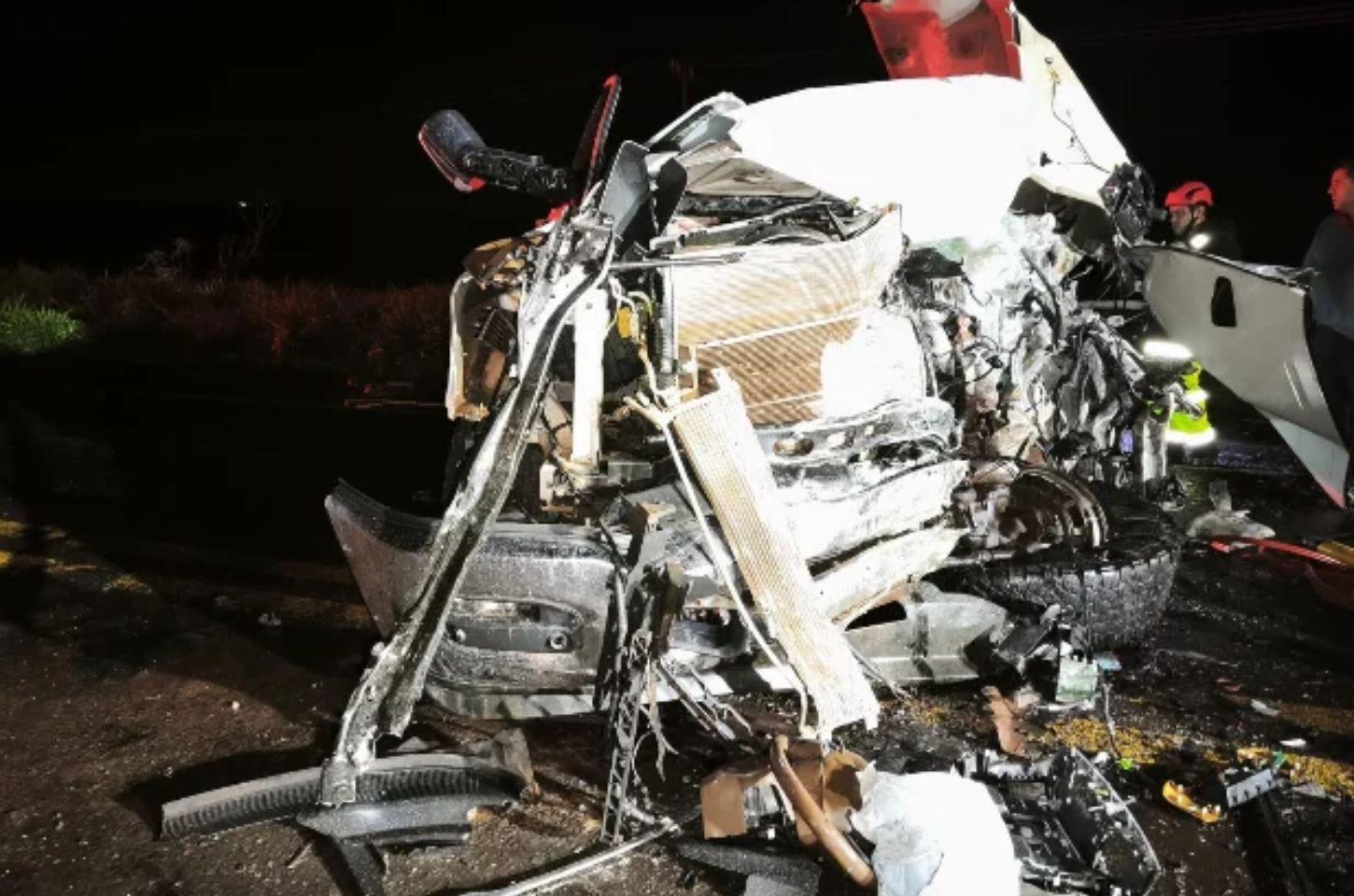 Acidente na BR-376 em Guairaçá entre ônibus de estudantes e caminhonete deixa dois feridos graves
