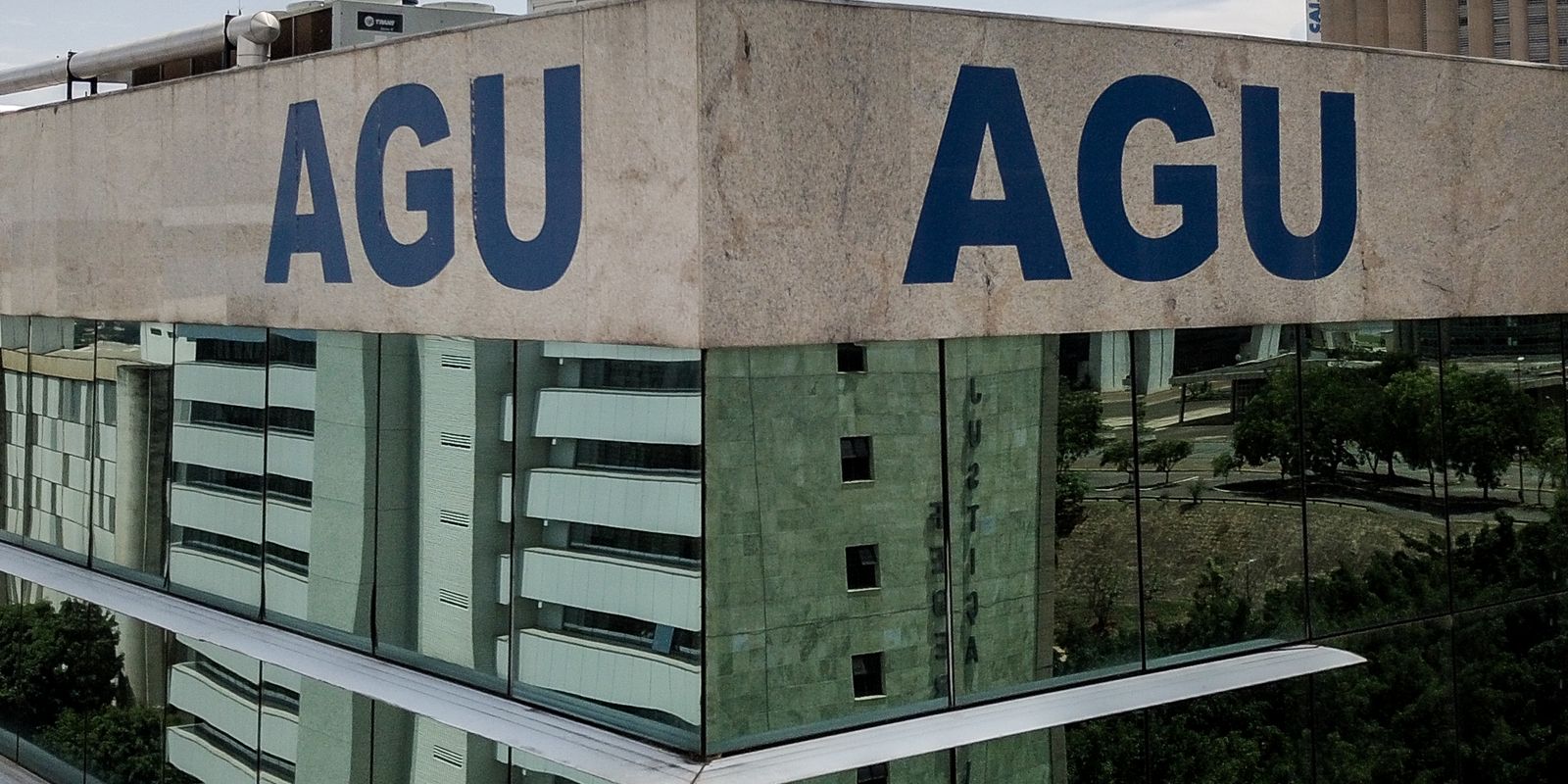 AGU aciona Justiça para recuperar R$ 190 milhões de facções criminosas