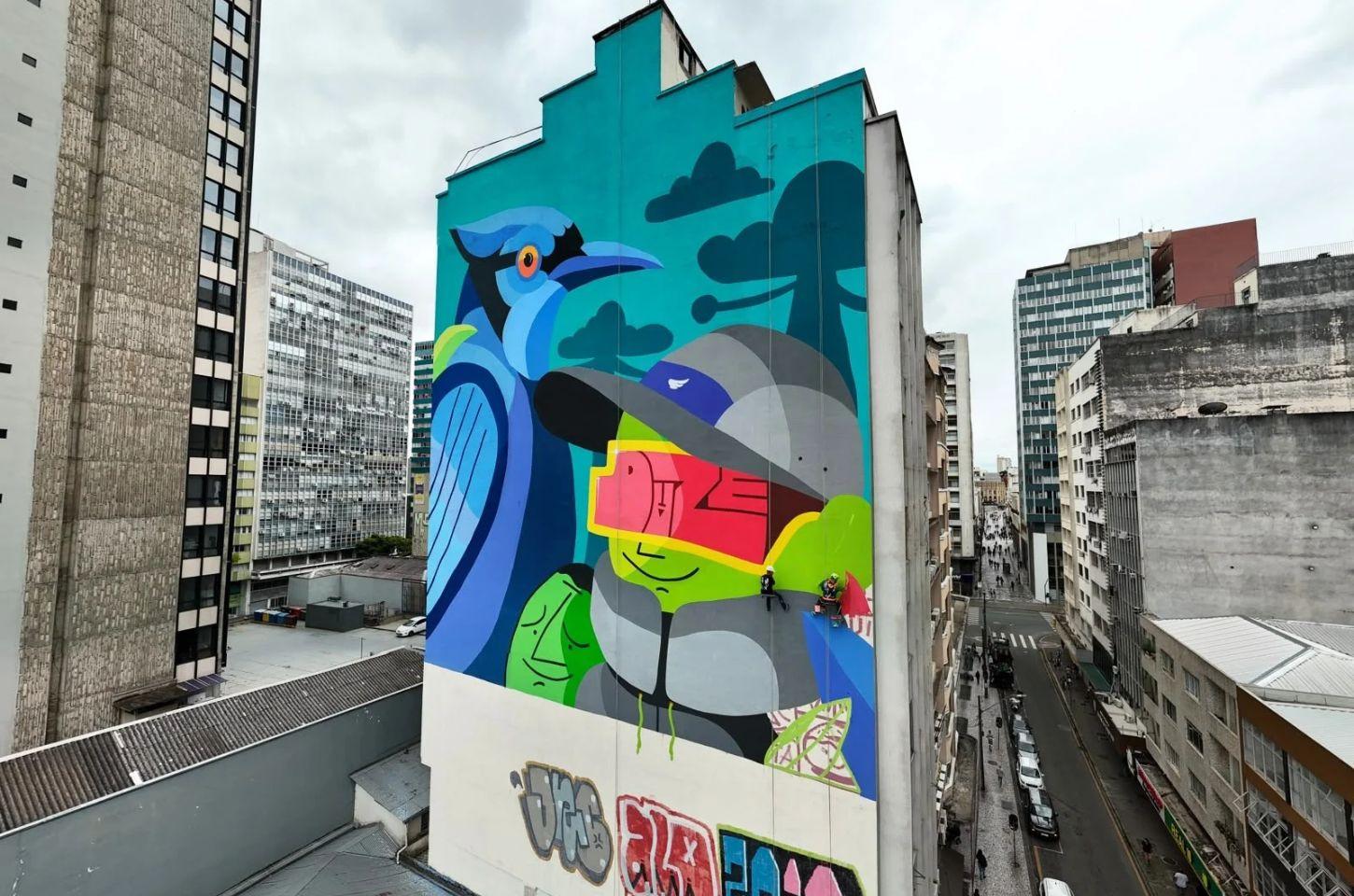 Arte urbana em Curitiba ganha nova empena com gralha-azul no centro da cidade