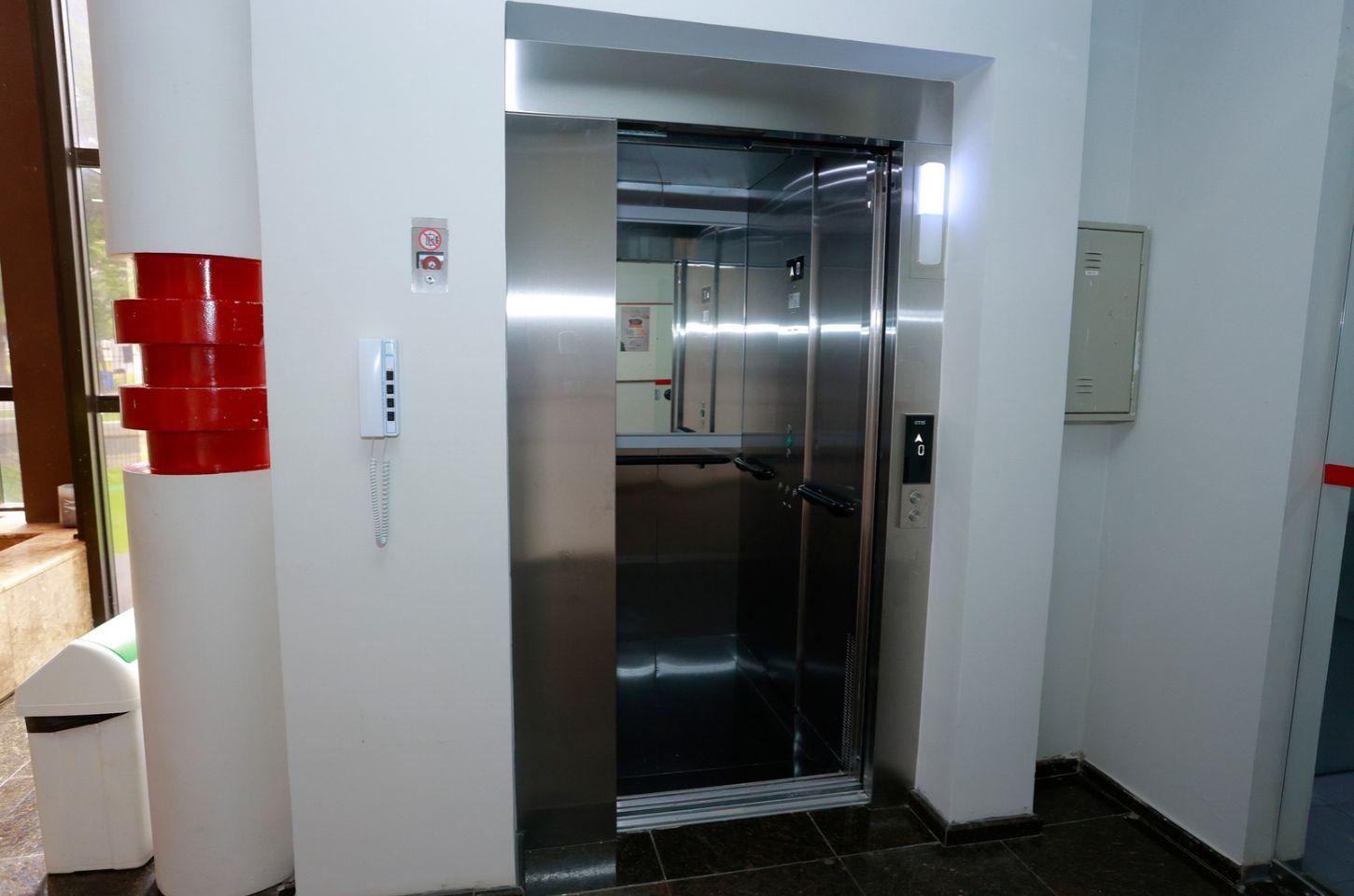 Câmara de Maringá amplia acessibilidade aos gabinetes dos vereadores e demais setores com novo elevador