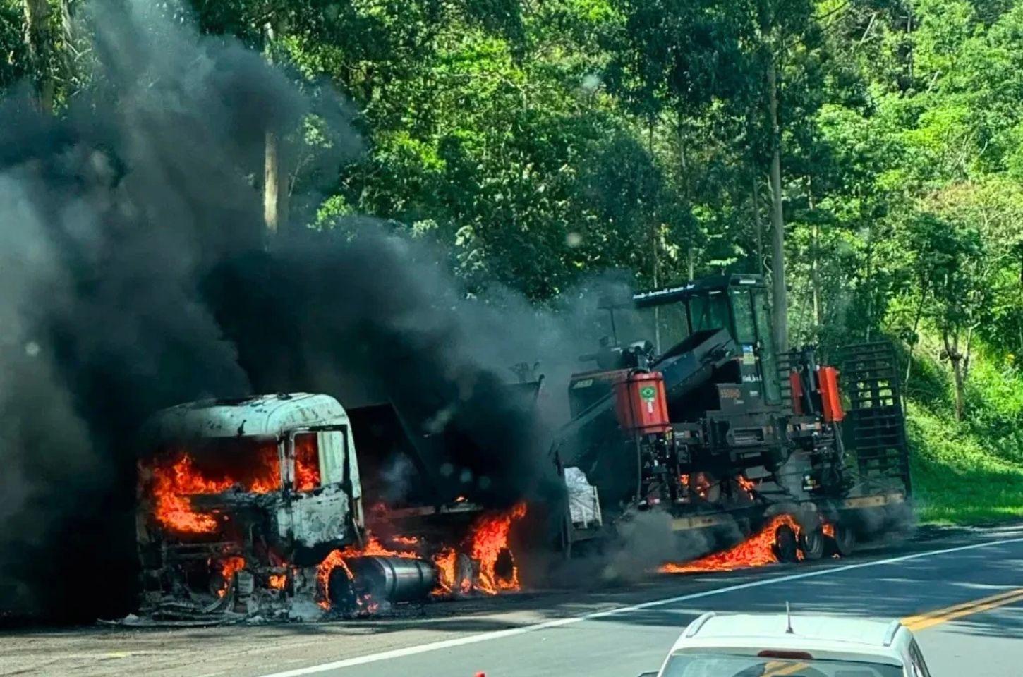 Caminhão-prancha pega fogo na br-376 entre ortigueira e mauá da serra