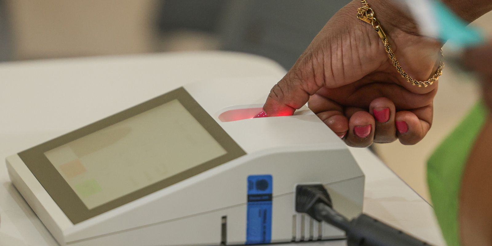 Governadores eleitos e senadores mais votados pelo país