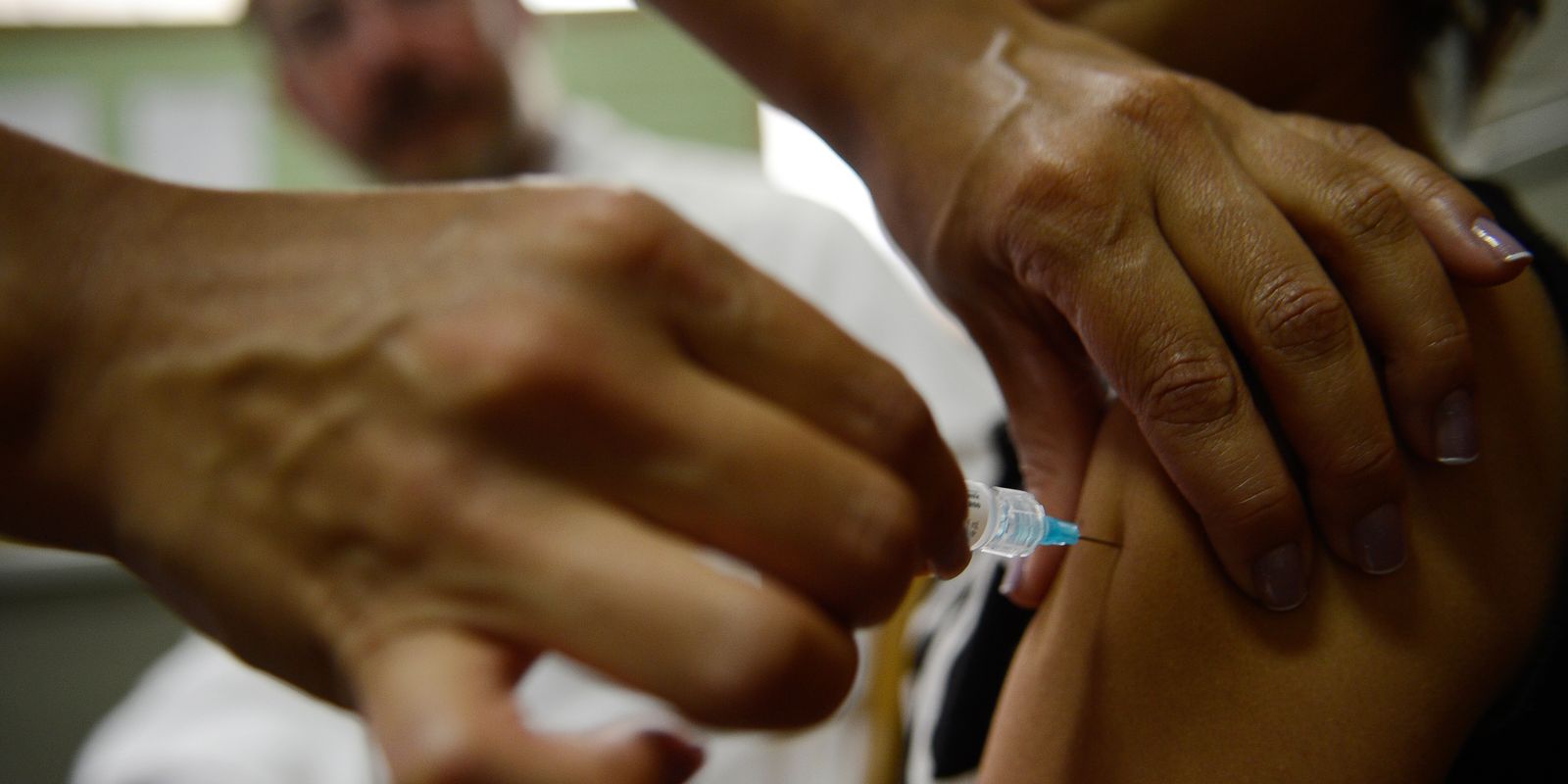 Queda histórica em consultas por lesões pré-cancerígenas após vacina contra HPV